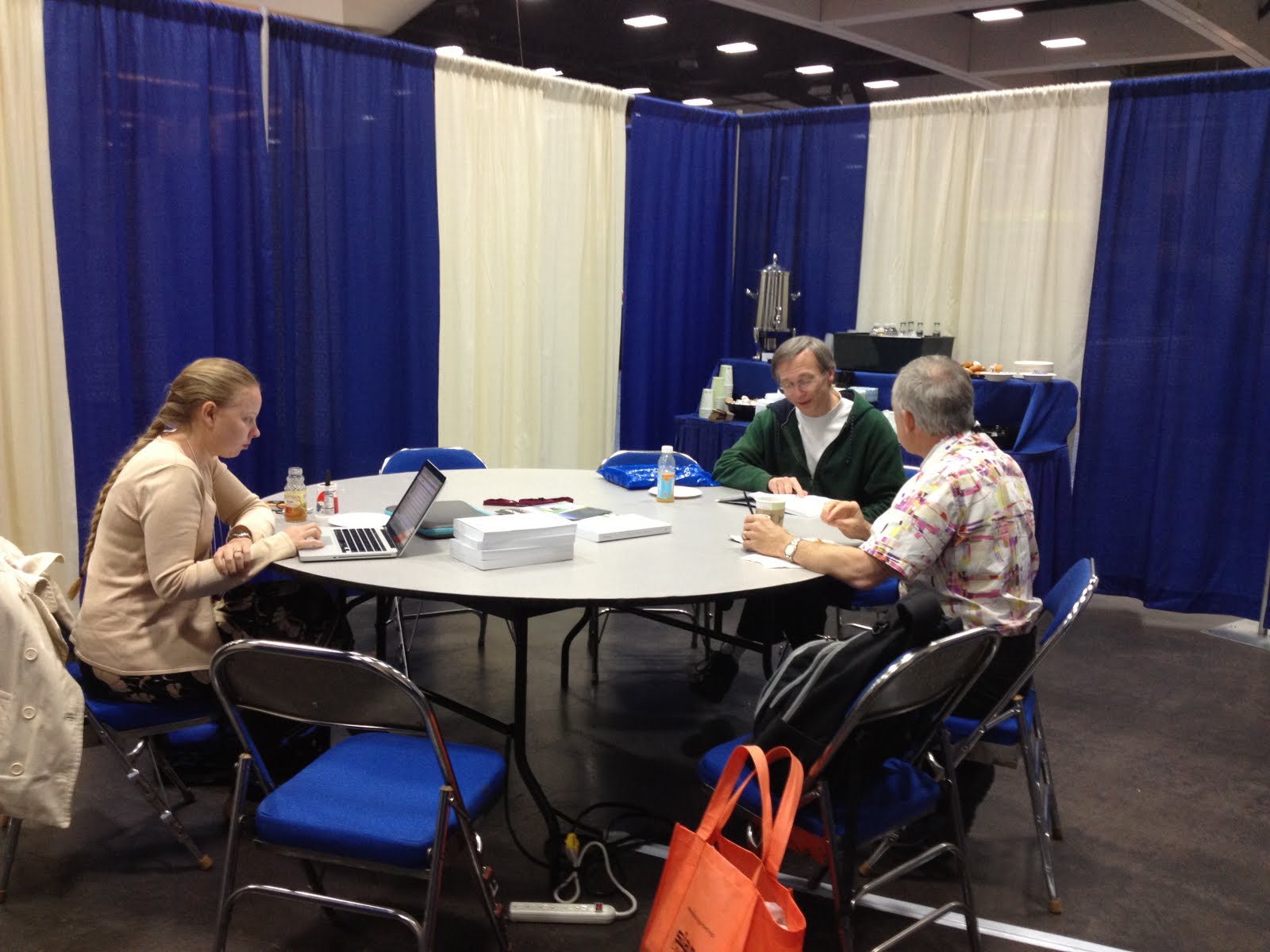 Getting my blog on in the Joint Math Meetings press room. Image: American Mathematical Society.